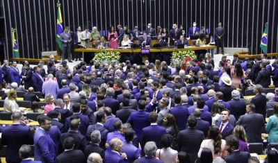 Deputados eleitos tomam posse e dão início à 57ª legislatura da Câmara