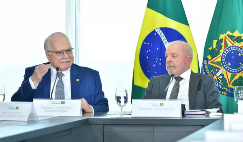 Fachin indica intenção de levar ao plenário crise envolvendo Moraes e Mendonça