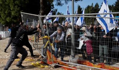 Israel tem protestos em massa e greve geral enquanto Netanyahu avança no Parlamento com sua polêmica reforma judicial