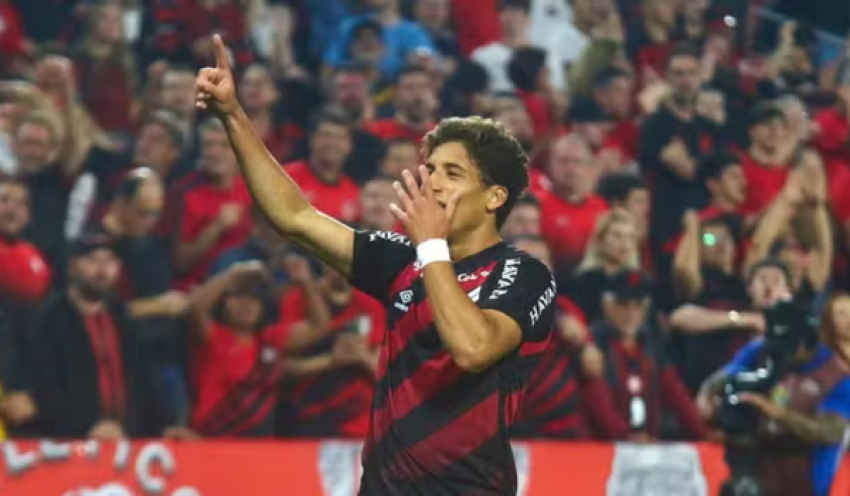 Com brilho da base, Athletico vence o Vitória e larga na frente nas oitavas da Copa do Brasil