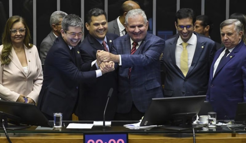 Emendas parlamentares terão R$ 50,4 bilhões em 2025, orçamento maior que o de 32 ministérios