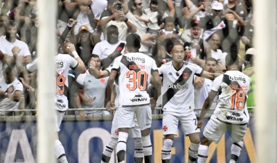 Vasco marca no início, segura pressão e vence o Atlético-MG no Maracanã