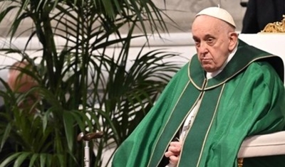 Papa Francisco chega a Portugal em meio a protestos contra gastos públicos e críticas à Igreja