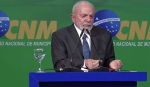 Lula diz a prefeitos que governo vai renegociar dívidas de municípios e pede que eleições não causem perda da civilidade