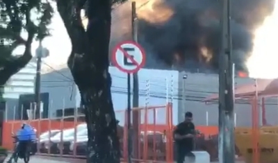 Incêndio atinge loja de artigos de iluminação, em João Pessoa