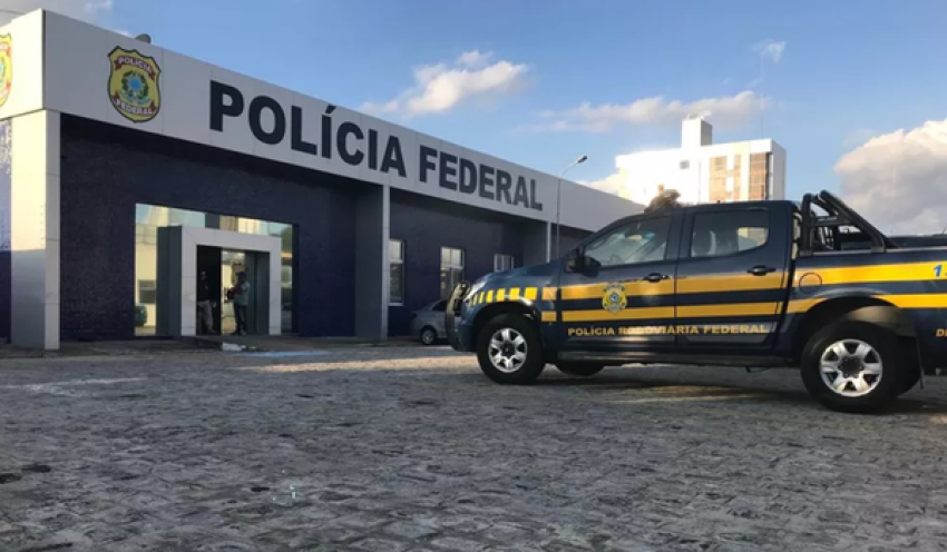Carro é apreendido pela Polícia Federal em Campina Grande em ação contra desvios de recursos milionários da saúde