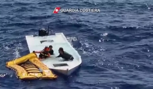 Naufrágio de barco com migrantes deixa 21 desaparecidos perto de ilha da Itália