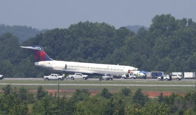 Voo da Delta Airlines faz pouso de emergência após rodas de avião falharem