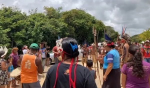 Indígenas Tabajara protestam contra obra em área que está em processo de demarcação, na PB