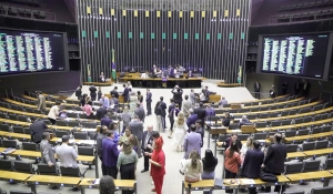 Câmara aprova em dois turnos PEC que facilita pagamento de dívidas de partidos políticos