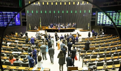 Doze partidos alcançam cláusula de barreira; 16 ficam de fora