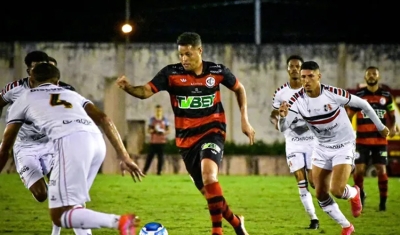 Campinense vence o Santa Cruz por 2 a 0 e derruba técnico adversário