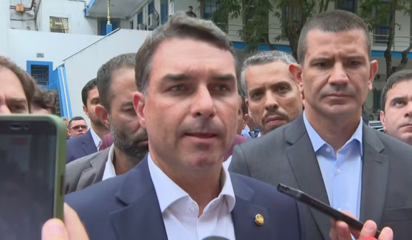 Flávio Bolsonaro diz que Zema 'se precipitou' ao criticá-lo por áudio a Vorcaro