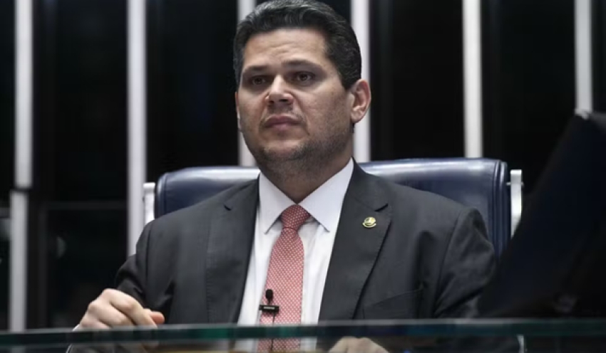 Alcolumbre diz a Gleisi que pode adiar abertura, mas não tem como impedir CPI mista do INSS