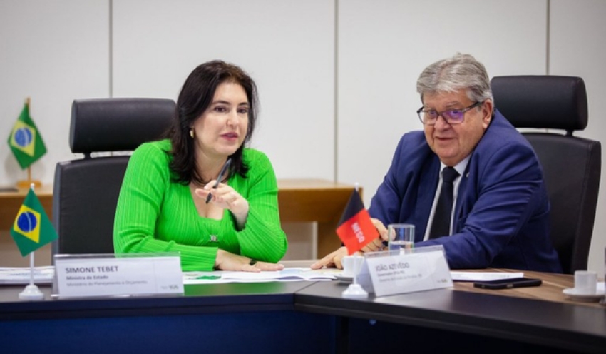 João Azevêdo se reúne com ministra Simone Tebet e participa de lançamento de projeto de expansão de energia limpa em polos de irrigação