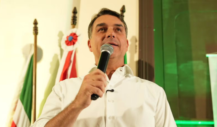 Flávio Bolsonaro vai se reunir com ministro da Justiça de El Salvador