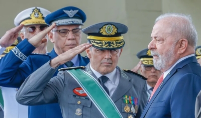 Lula faz trocas em cargos das Forças Armadas e promove militares; veja lista