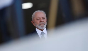 Após derrotas no Congresso, Lula recebe líderes e ministro da articulação política no Planalto