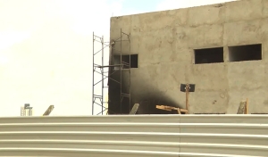 Construção de escola privada é alvo de assalto e incêndio criminoso, em Campina Grande