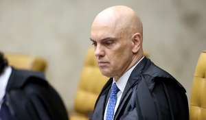 Moraes esclarece que não proibiu Bolsonaro e Ramagem de manterem contato