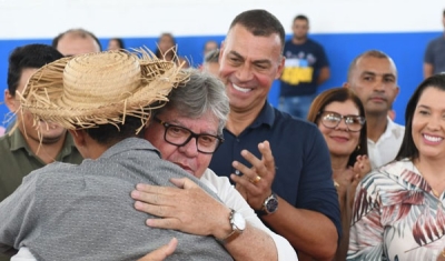 João Azevêdo entrega reforma e ampliação de escolas nos municípios de Alhandra e Sapé