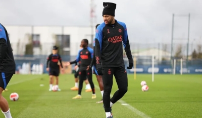 Neymar treina em Paris e reforça foco em &quot;objetivos no PSG&quot;