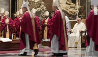 Papa ordena que cardeais passem a pagar aluguel no Vaticano