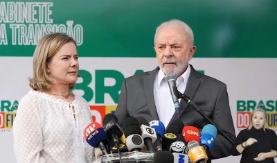 Lula diz que Gleisi não será ministra e que só anuncia equipe após ser diplomado pelo TSE