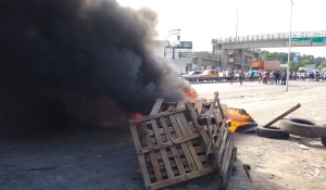 Protesto cobra solução para caso de jovens desaparecidos e interdita trecho da BR-101, em João Pessoa