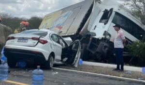 Carro e caminhão colidem na BR-412, entre Serra Branca e Santa Luzia, e uma pessoa morre