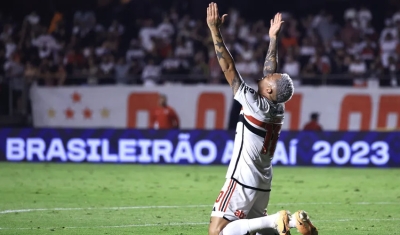 Luciano sai do banco, marca de cabeça e dá vitória ao São Paulo contra o Cruzeiro