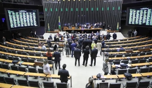 Derrotado no Congresso, governo vai apresentar nova proposta para criminalizar fake news