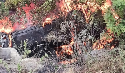 Carro cai em barranco, pega fogo e deixa três vítimas no Sertão