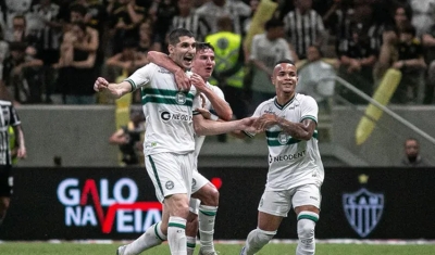 Coritiba bate o Atlético-MG, volta a vencer fora de casa e deixa a lanterna