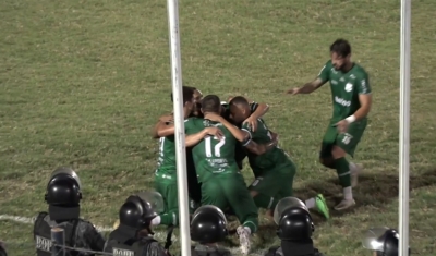 Com apoio da torcida e até gol contra, Nacional vence o Campinense e vira líder do Grupo 3 da Série D