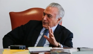 Citado por Bolsonaro como possível vice, Temer diz que está fora da vida pública