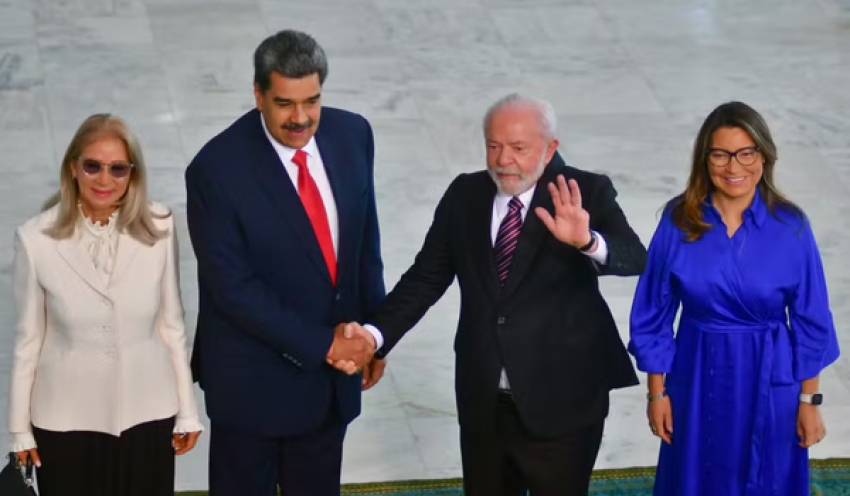 Lula não vai à posse de Maduro, mas também não foi convidado para a cerimônia até o momento