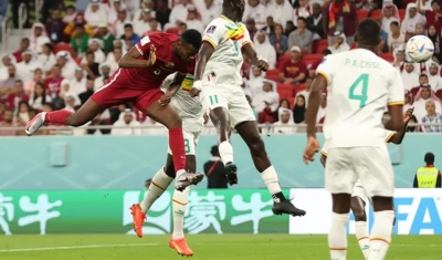 Senegal vence Catar e segue vivo na Copa; anfitriões são eliminados