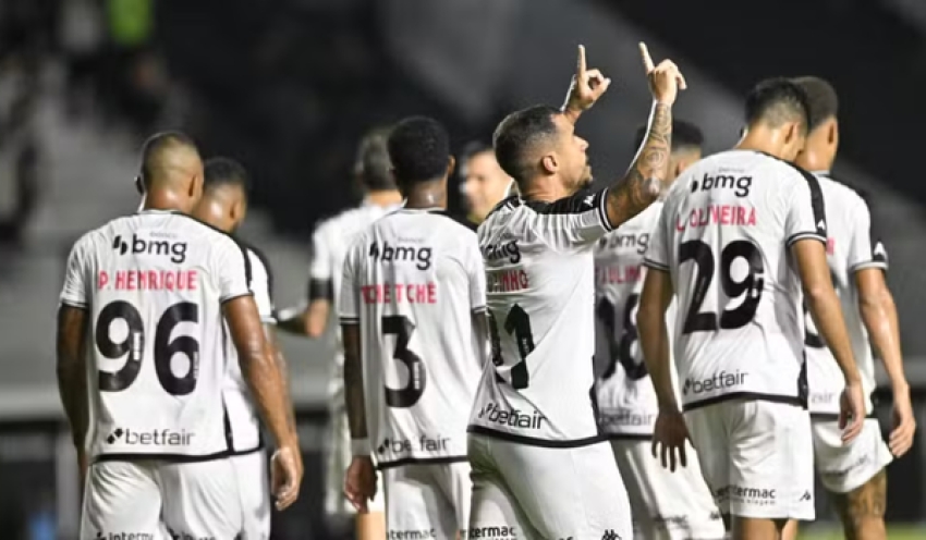 Vasco goleia a Portuguesa e entra no G4 do Carioca