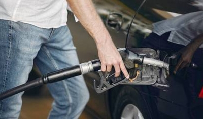 Gasolina fica mais cara no Brasil que no exterior; diesel está 6% mais barato