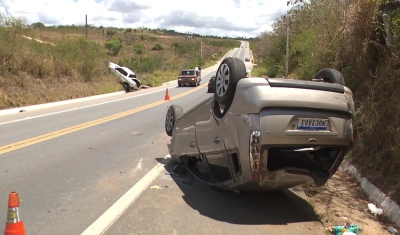 Ultrapassagem indevida provoca acidente com três carros no Agreste da Paraíba