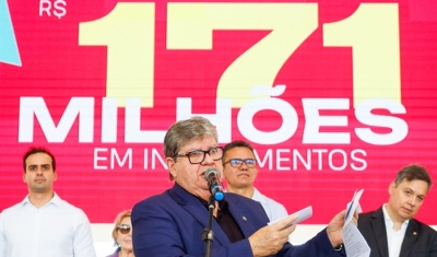 João Azevêdo entrega R$ 171 milhões em equipamentos para as escolas e destaca prioridade de investimentos em Educação