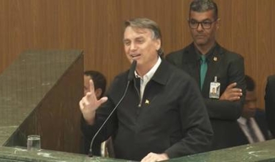 &#039;Sei dos riscos que corro em solo brasileiro&#039;, diz Bolsonaro ao receber título de cidadão goiano