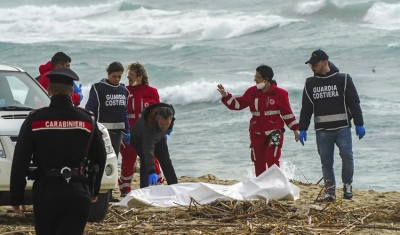 Sobe para 62 o número de mortos em naufrágio com imigrantes perto da costa da Itália