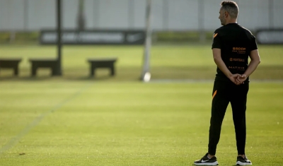 Escalação do Corinthians: Vítor Pereira tem desfalques para o clássico contra o Santos