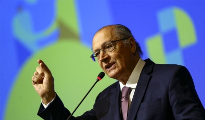 Brasil ficou caro antes de ficar rico, diz Alckmin