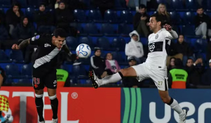Com reservas, Vasco leva virada do Olimpia e se complica na Sul-Americana