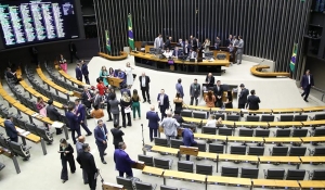 Câmara aprova projeto que exige fornecimento de água potável nas escolas