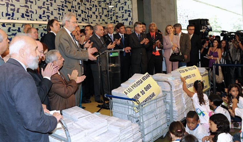 Lei da Ficha Limpa completa 15 anos