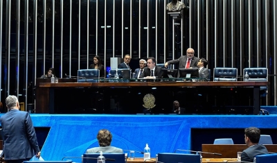 Senado suspende sessão para esperar Câmara decidir sobre PEC da Transição